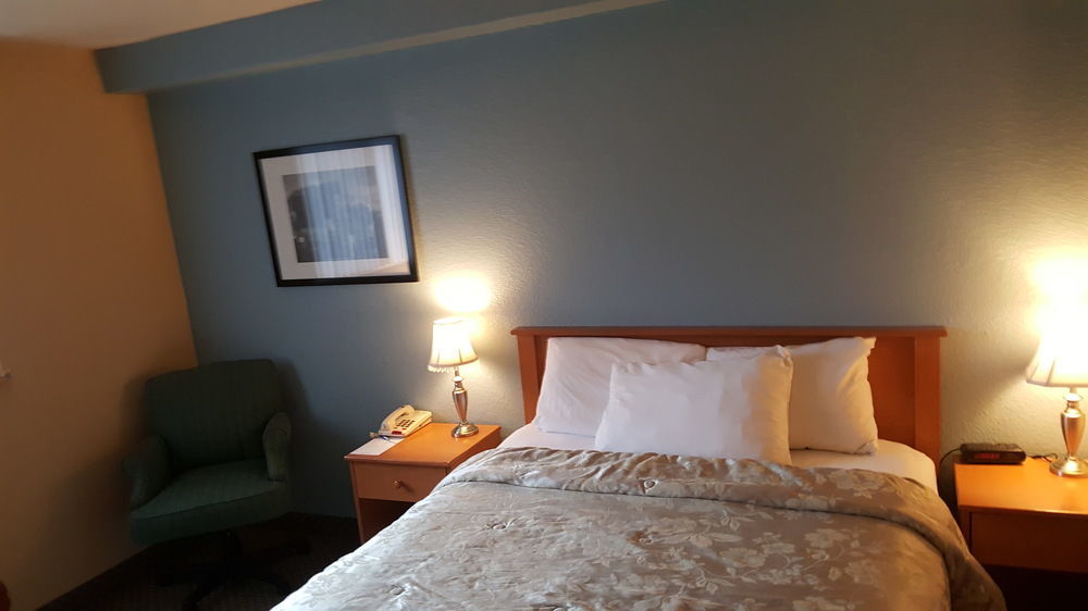 Americas Best Value Inn Lynnwood Exterior foto
